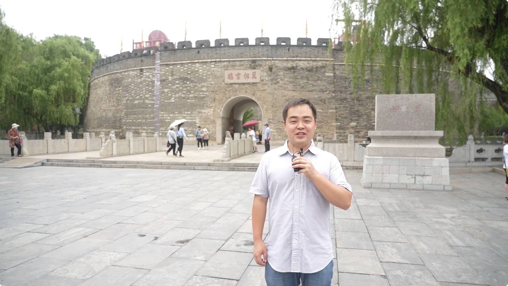 圖片4：外景老師胡捷.jpeg